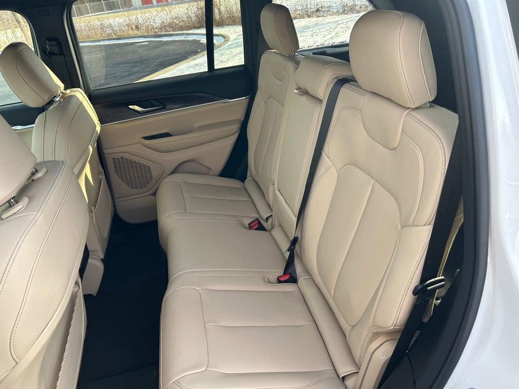 New 2025 Jeep Grand Cherokee Limited image 18