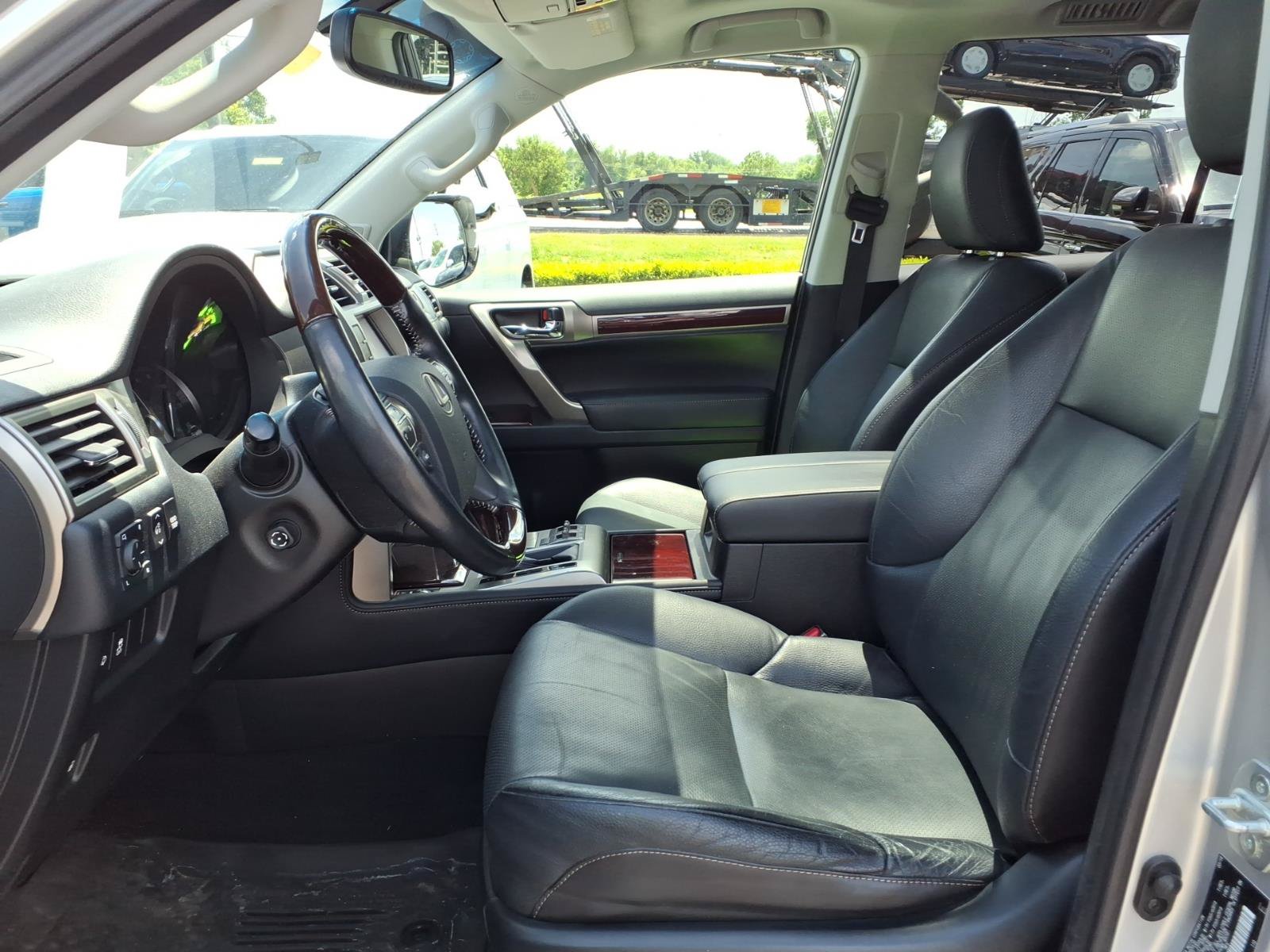 Used 2018 Lexus GX 460 Premium w/ Premium Package AWD/4WD image 26