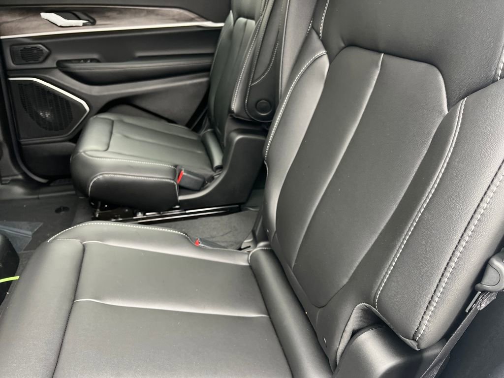 New 2026 Jeep Grand Cherokee L Limited w/ Limited Altitude Package image 30