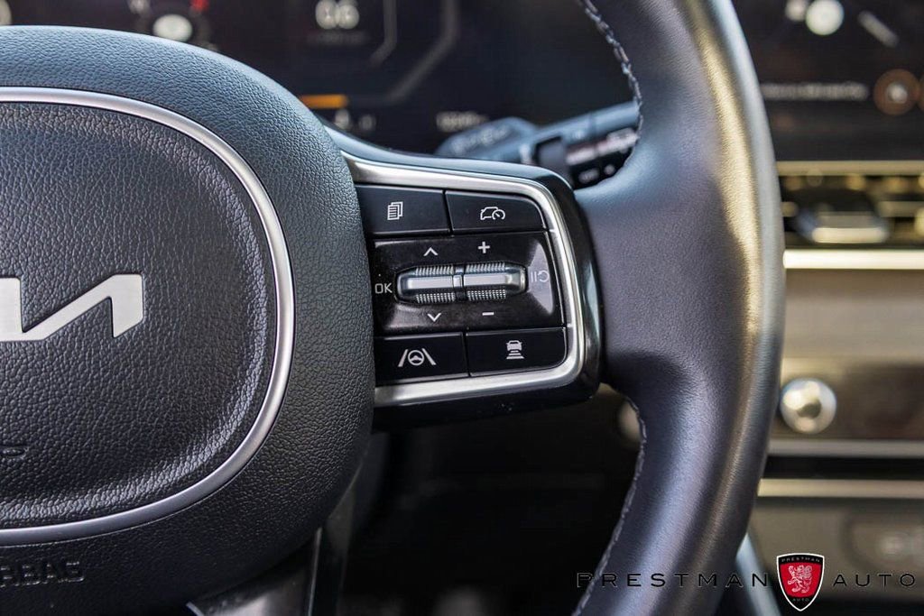 Used 2025 Kia Carnival SX image 21