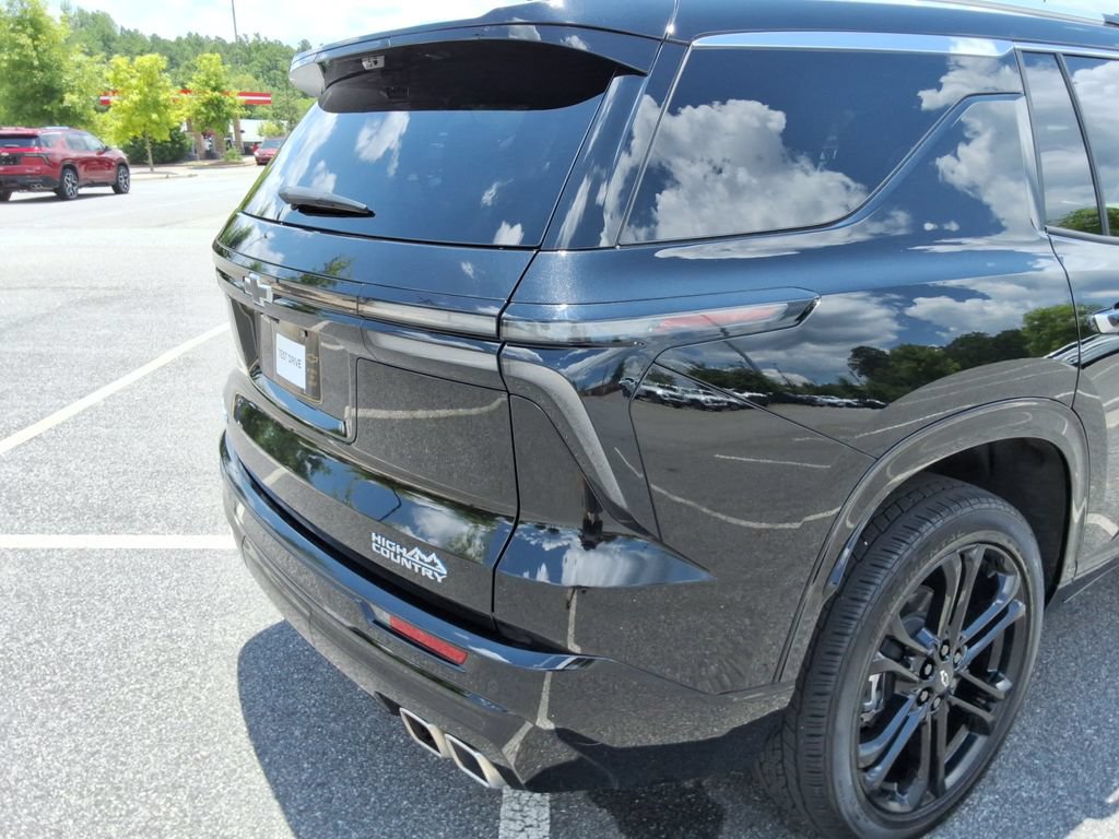 Certified 2025 Chevrolet Traverse High Country FWD image 14