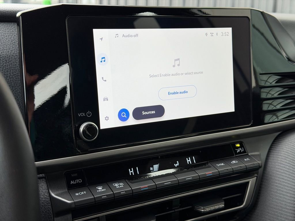 Used 2025 Toyota Camry SE image 14