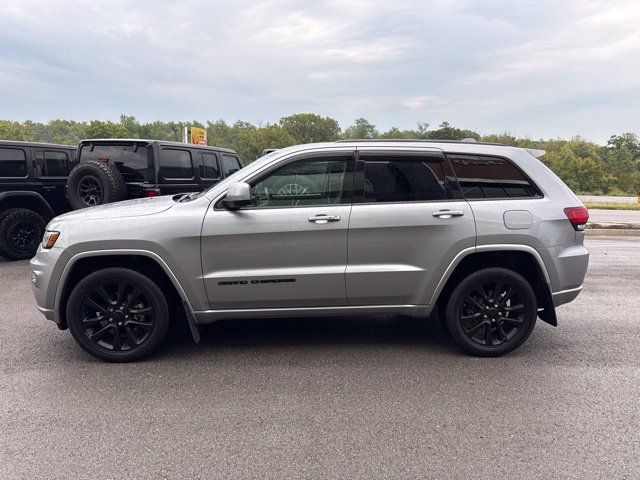 Used 2018 Jeep Grand Cherokee Altitude AWD/4WD image 6