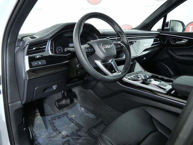 Used 2025 Audi Q7 2.0T Premium w/ Convenience Plus Package image 16
