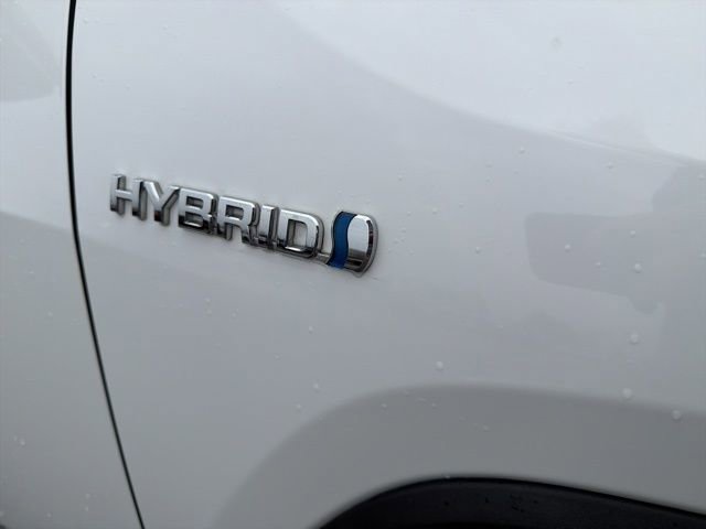 Used 2021 Toyota RAV4 XLE w/ XLE Grade Weather Package image 4