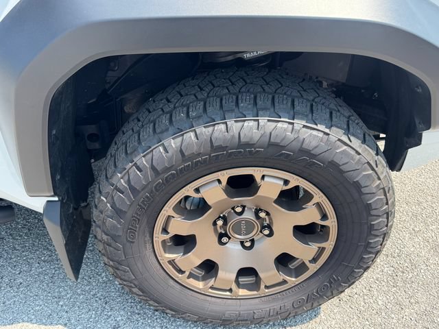 Used 2025 Toyota 4Runner Trailhunter AWD/4WD image 12