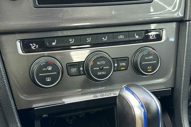 Used 2016 Volkswagen e-Golf SE w/ DC Fast Charging Package image 19