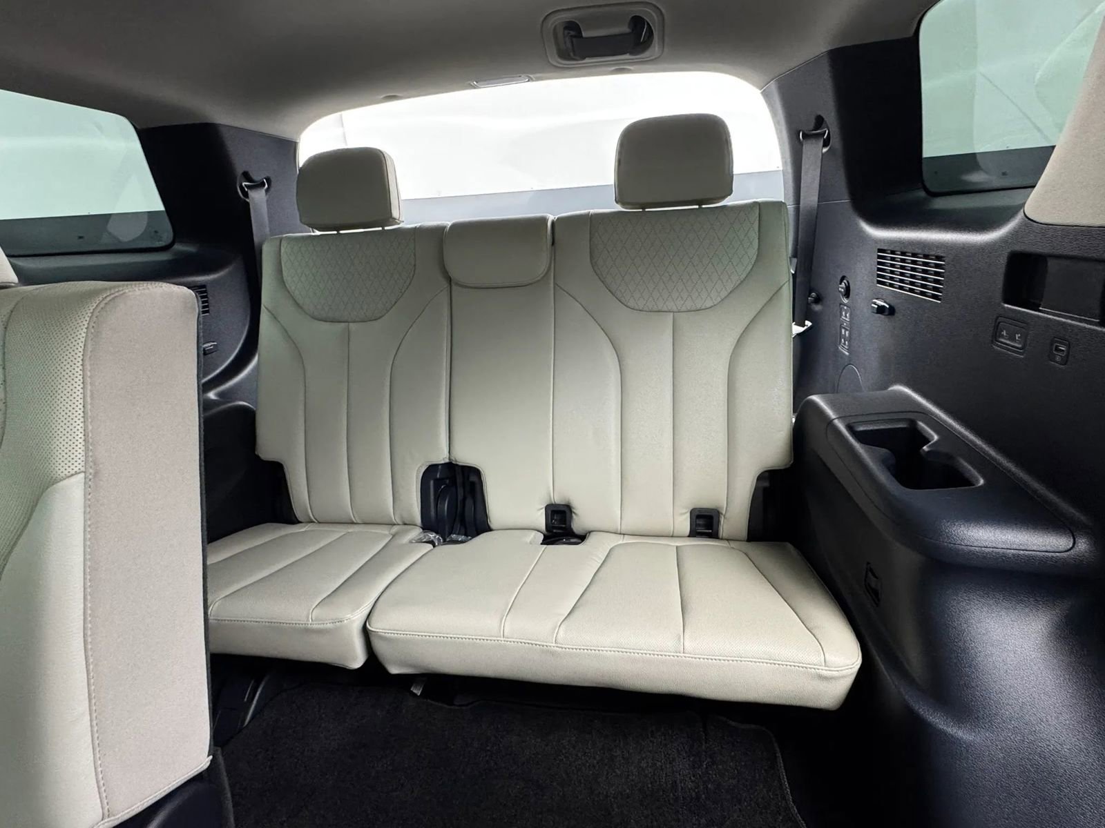 Used 2022 Hyundai Palisade SEL w/ 8P Bench Seat Package AWD/4WD image 59