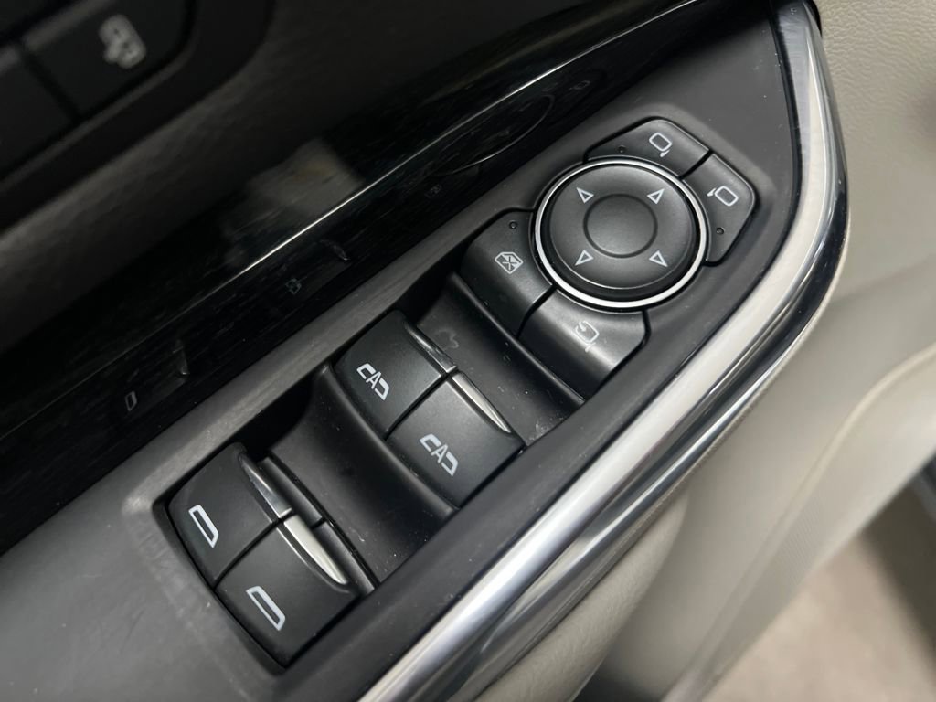 Used 2020 Cadillac XT4 Premium Luxury w/ Enhanced Visibility Package image 13