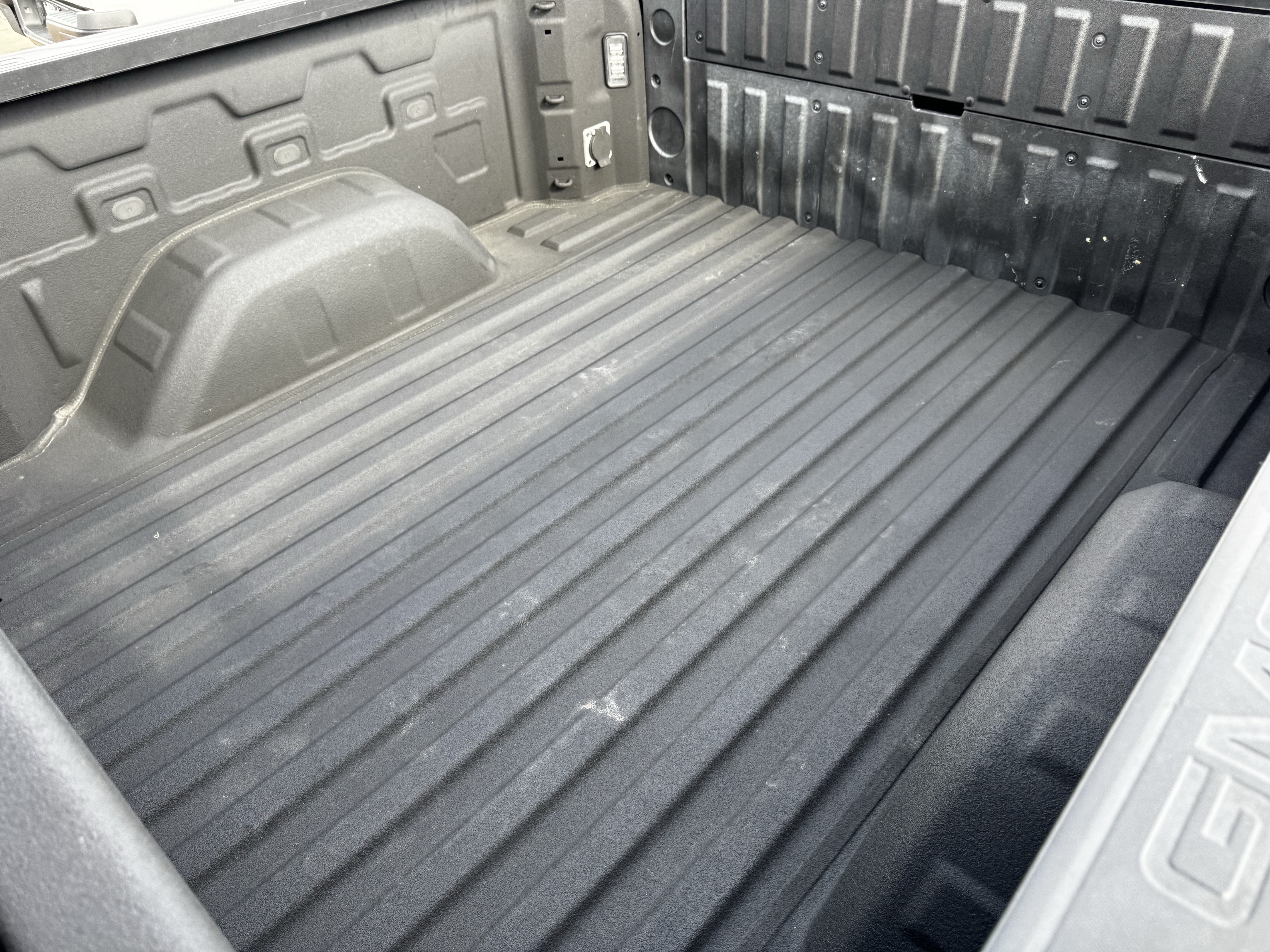 Used 2023 GMC Sierra 1500 SLT AWD/4WD image 33