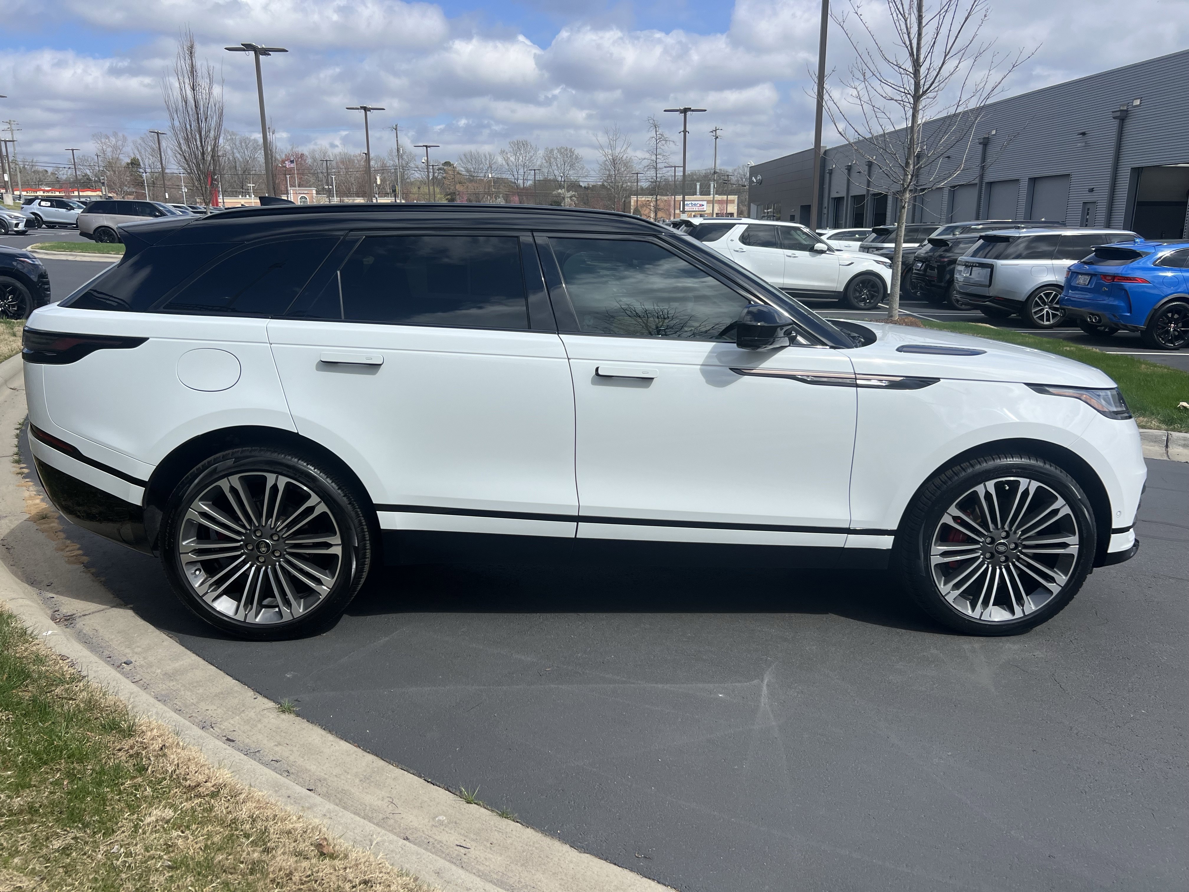 Certified 2025 Land Rover Range Rover Velar Dynamic HSE AWD/4WD image 8