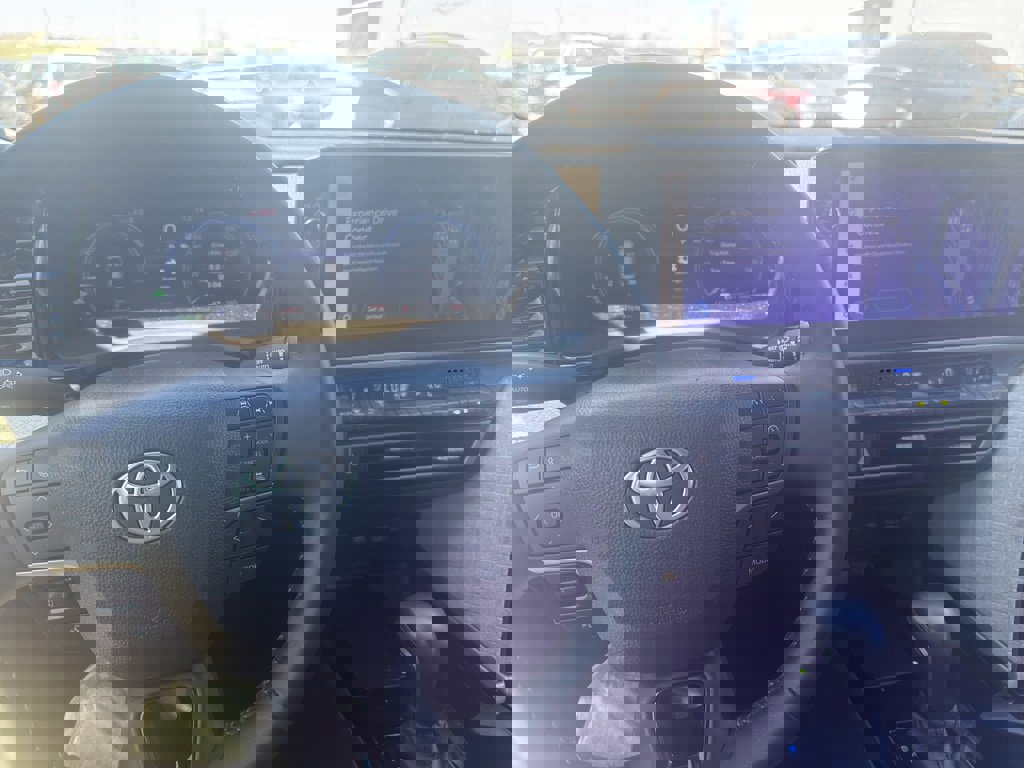 Used 2025 Toyota Camry XLE w/ Premium Package image 15