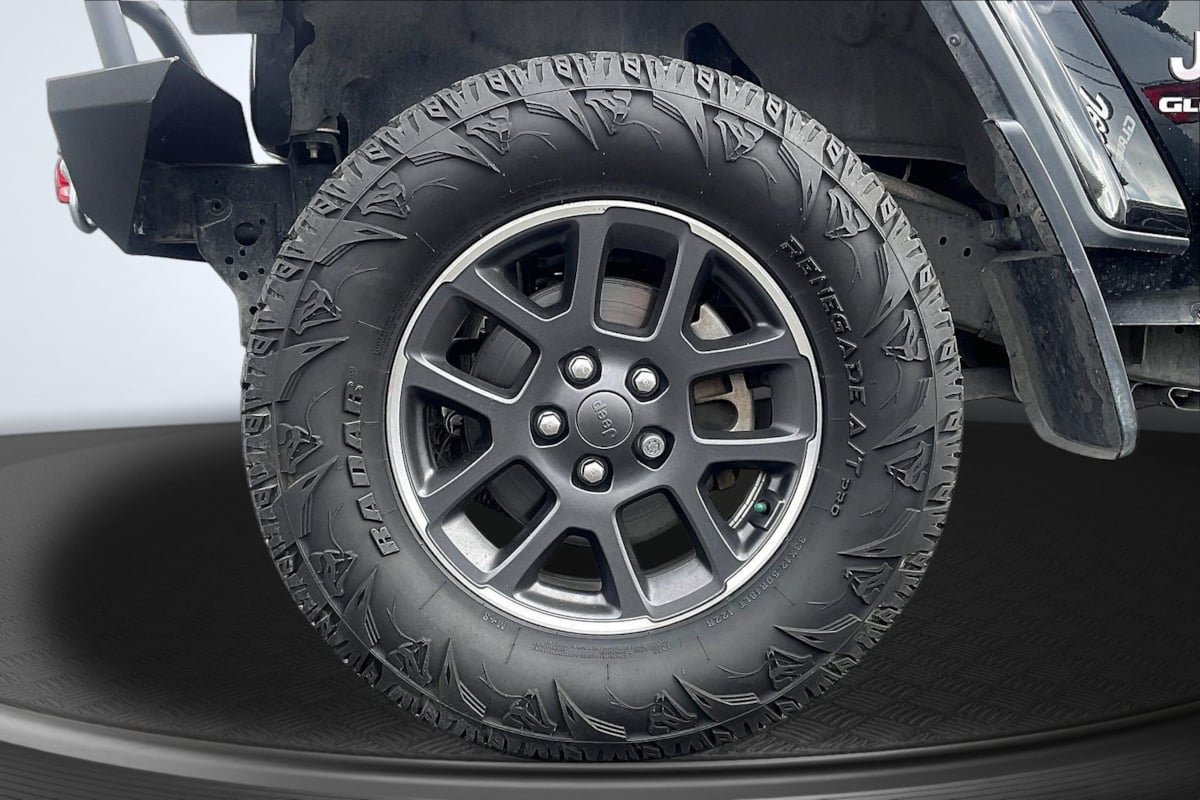 Used 2020 Jeep Gladiator Overland AWD/4WD image 9