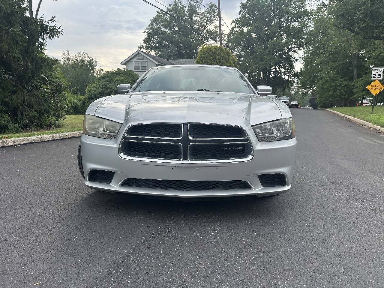 Used 2012 Dodge Charger SE RWD image 3