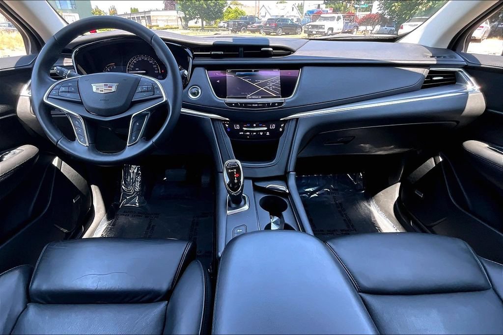 Used 2017 Cadillac XT5 Premium Luxury w/ Driver Assist Package AWD/4WD image 16