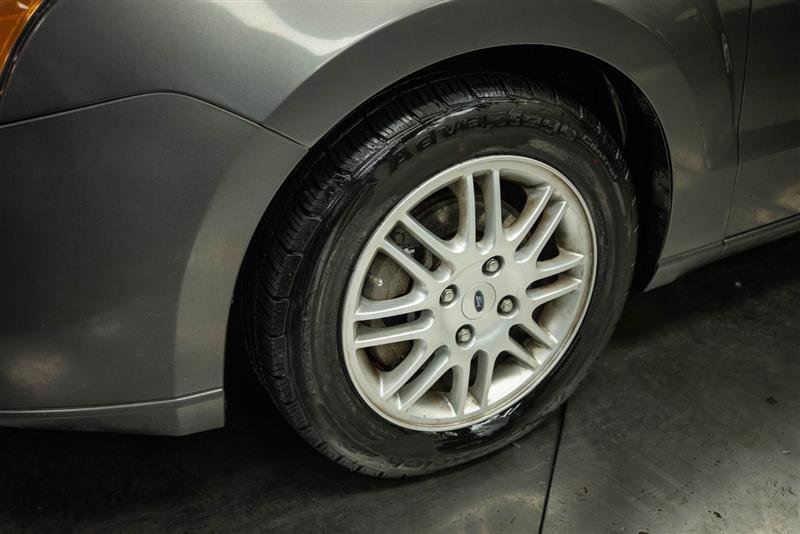 Used 2011 Ford Focus SE image 4