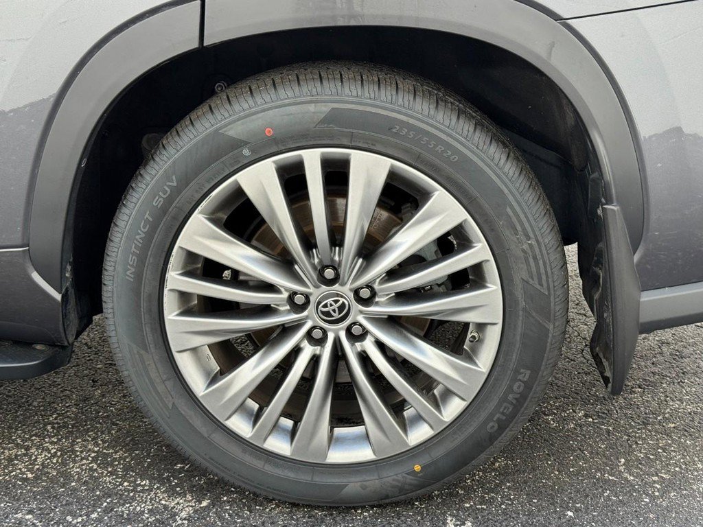 Used 2022 Toyota Highlander Platinum image 5