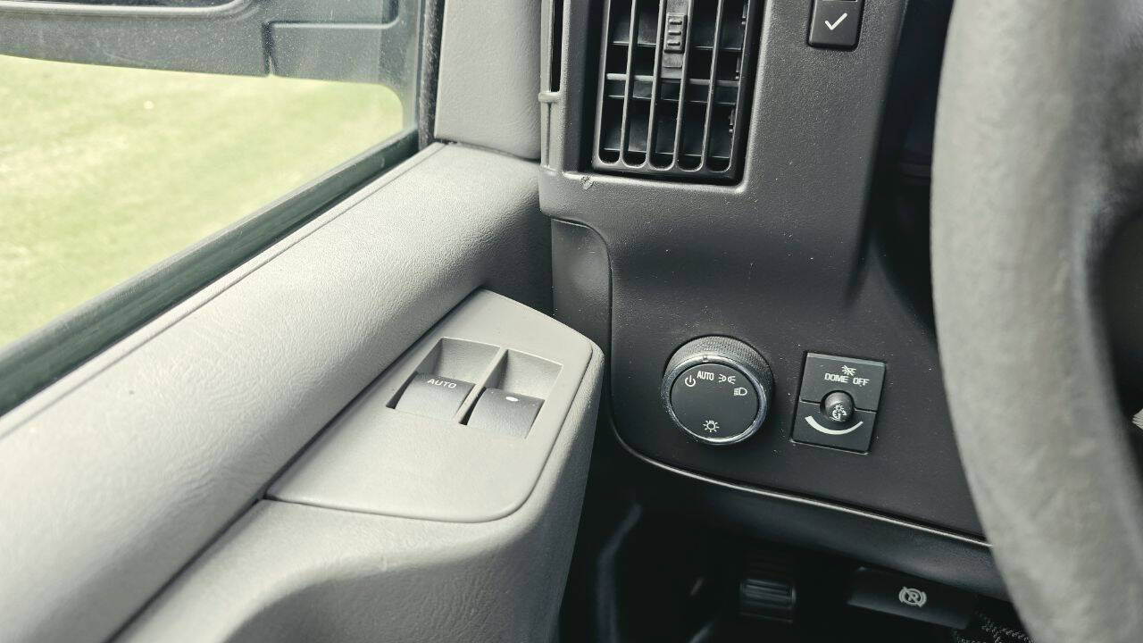 Used 2014 Chevrolet Express 2500 RWD image 22