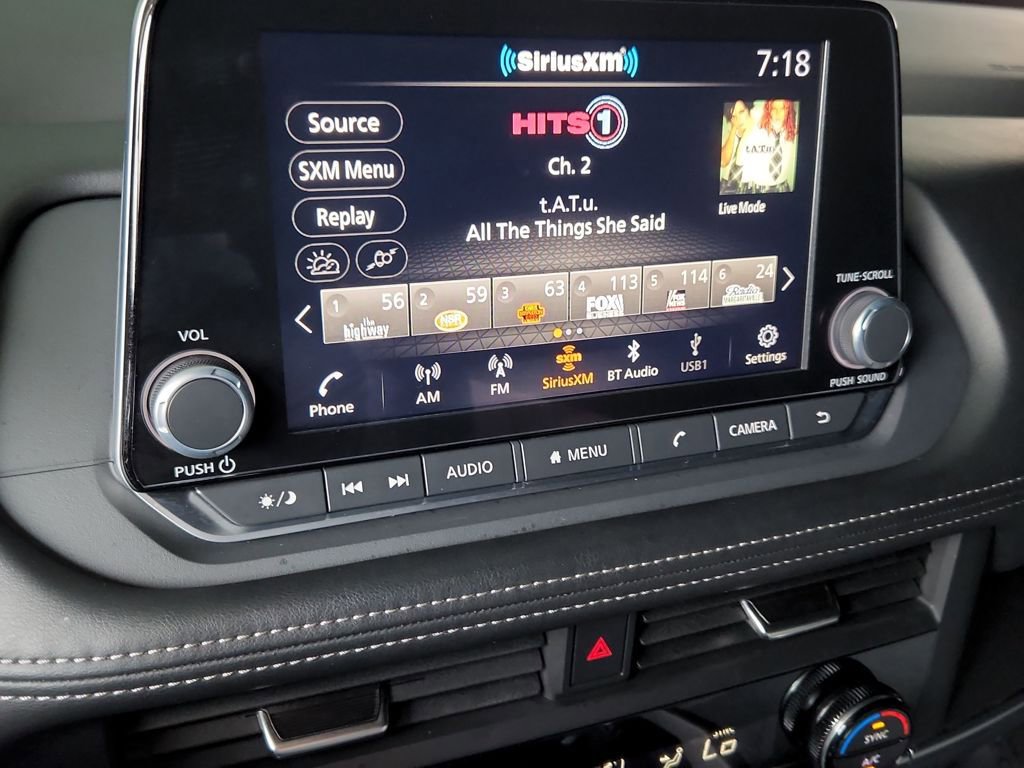 Used 2025 Nissan Rogue SV image 32