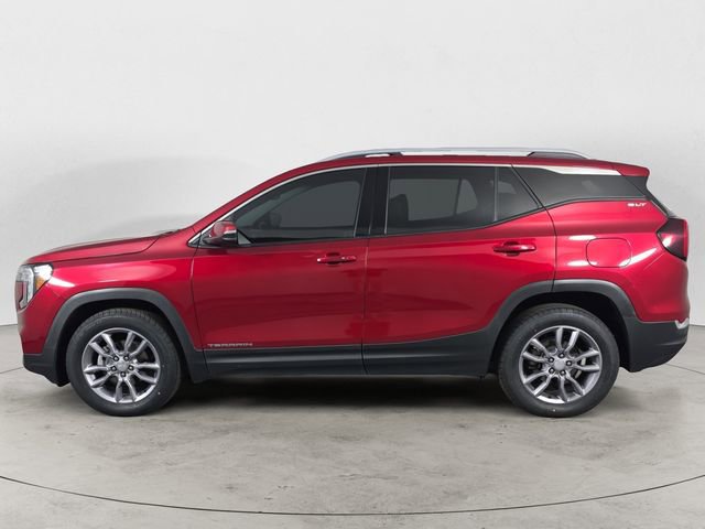 Used 2022 GMC Terrain SLT w/ Infotainment Package II AWD/4WD image 2