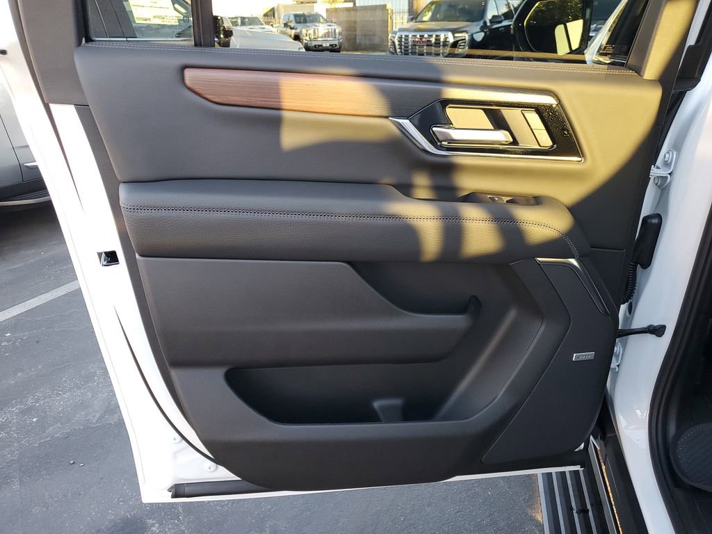 New 2026 GMC Yukon XL Denali w/ Denali Reserve Package image 12