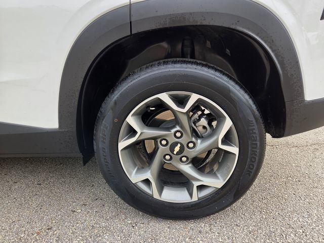 Certified 2025 Chevrolet Trax LT w/ LT Convenience Package FWD image 17