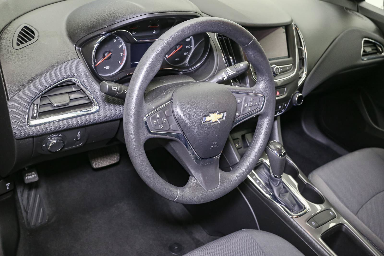 Used 2019 Chevrolet Cruze LT FWD image 21