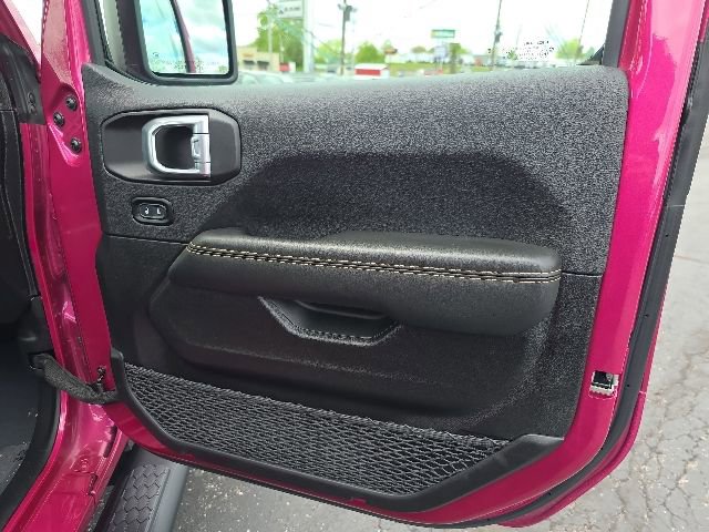 Used 2024 Jeep Wrangler Unlimited Sahara w/ Technology Group AWD/4WD image 49