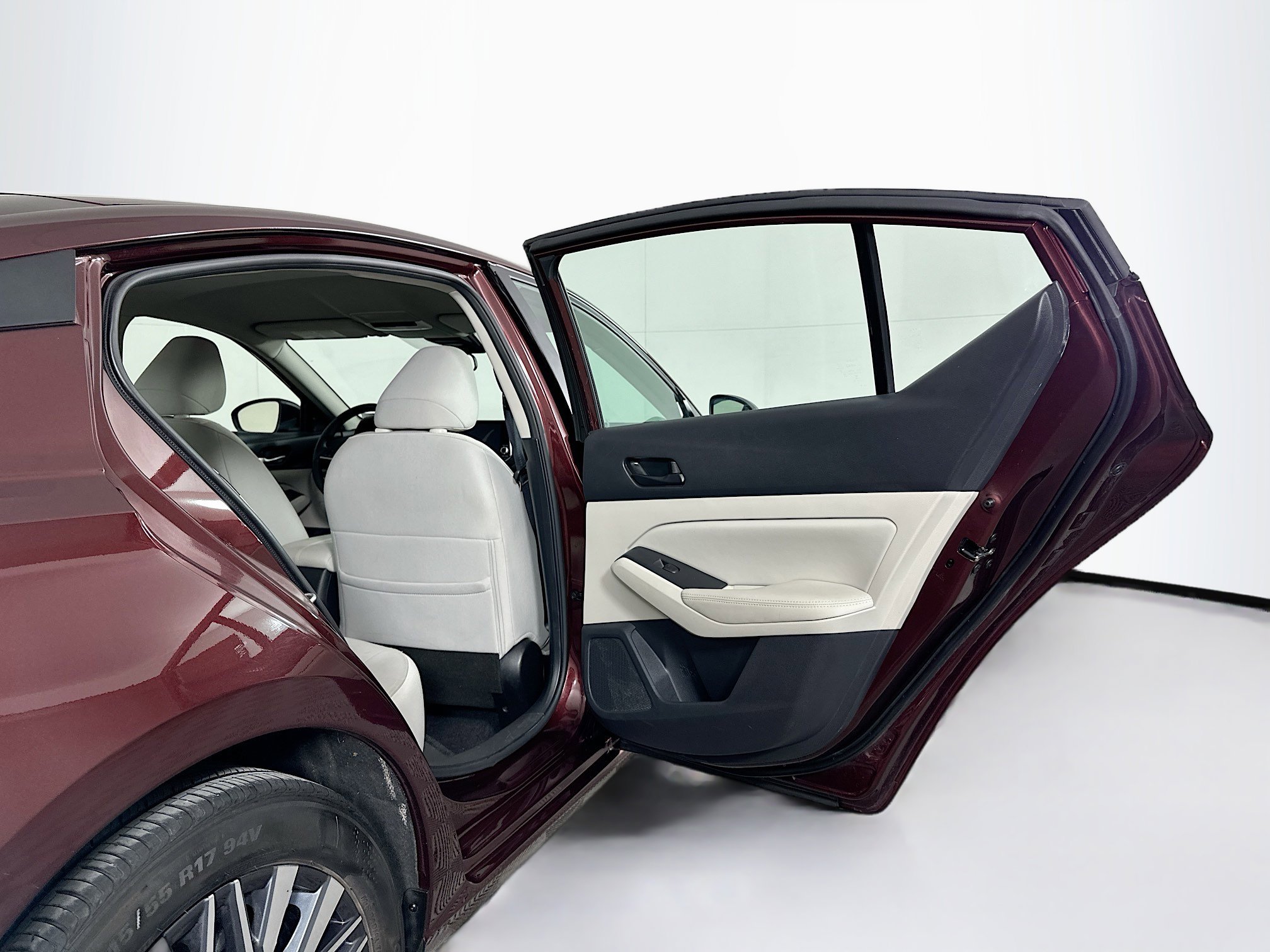 Used 2025 Nissan Altima 2.5 SV image 28