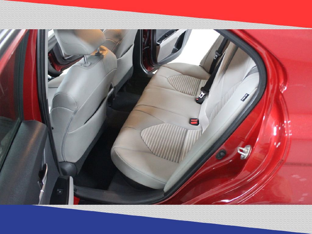 Used 2020 Toyota Camry SE w/ Carpet Mat Package image 23