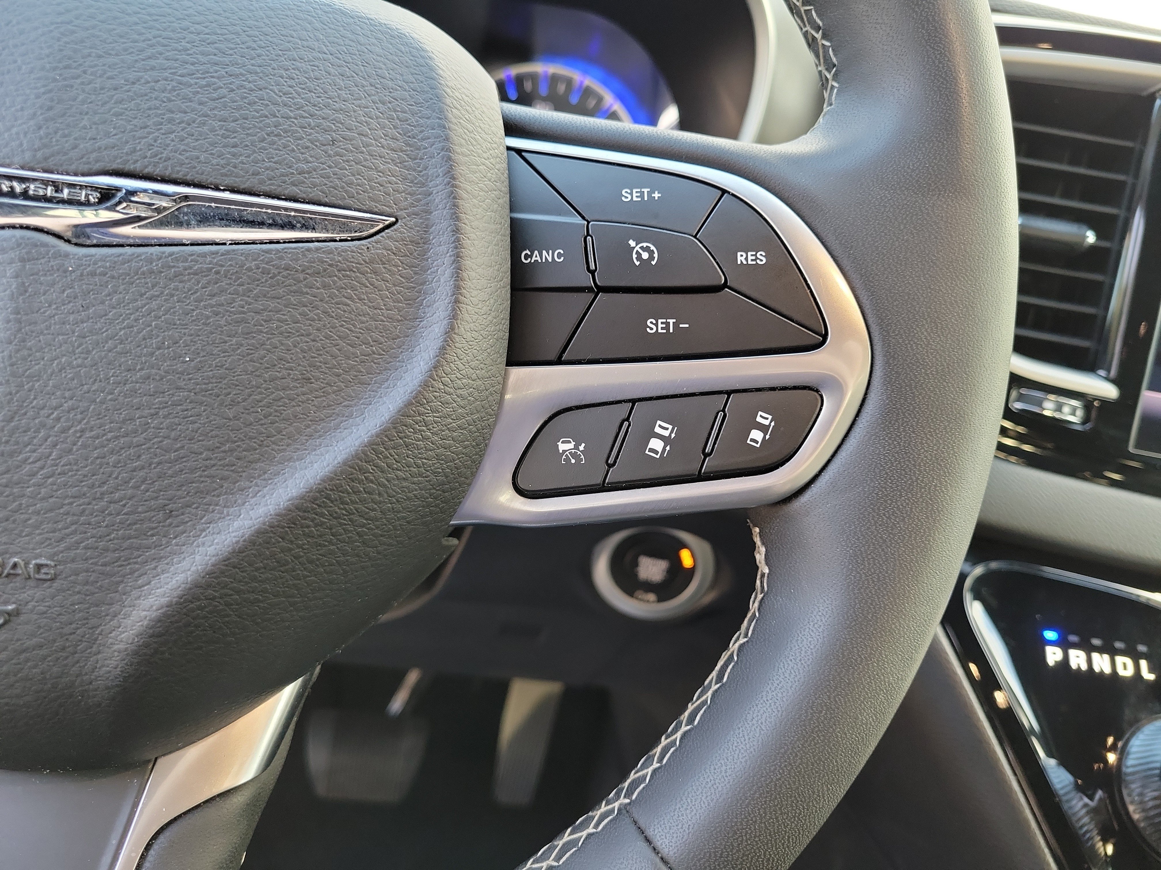 Used 2025 Chrysler Pacifica Select FWD image 28