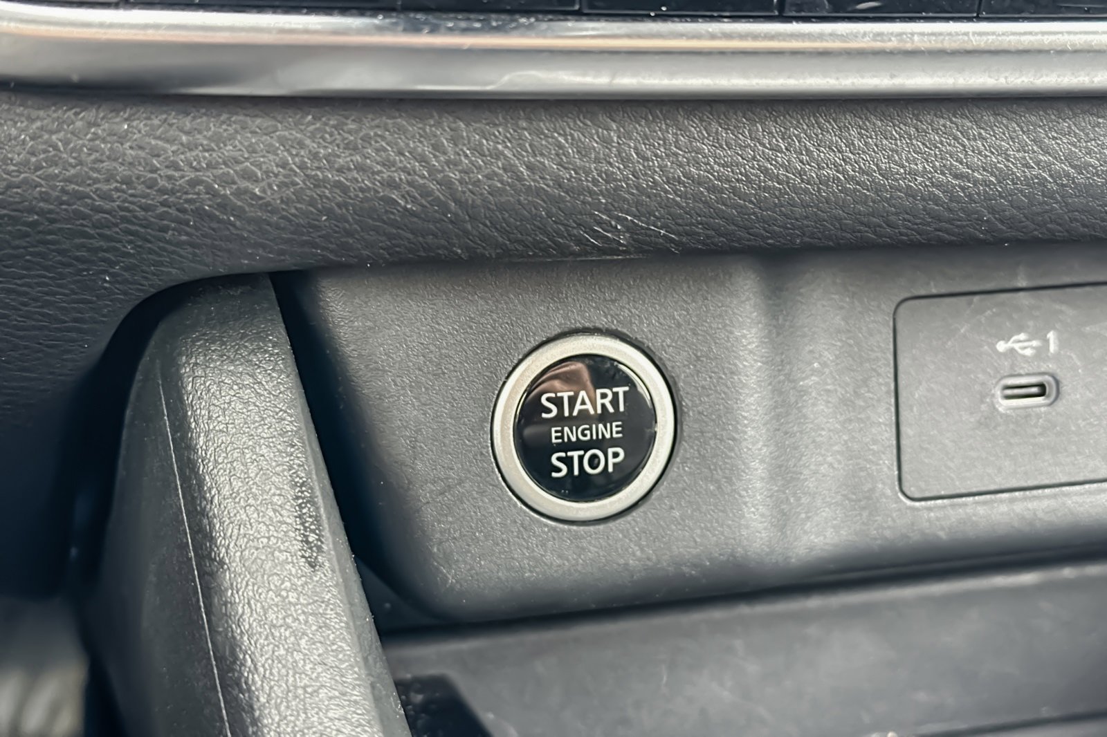 Used 2023 Nissan Rogue SV image 21