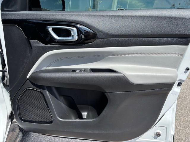 Used 2025 Jeep Compass Limited image 13
