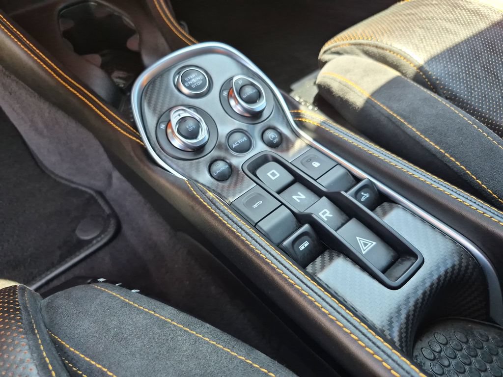 Used 2018 McLaren 570S Spider RWD image 30