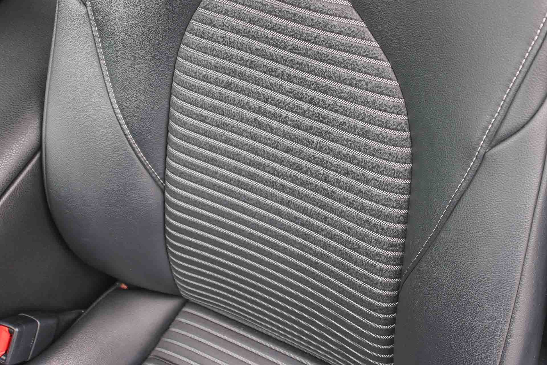 Used 2019 Toyota Camry SE w/ Carpet Mat Package FWD image 23