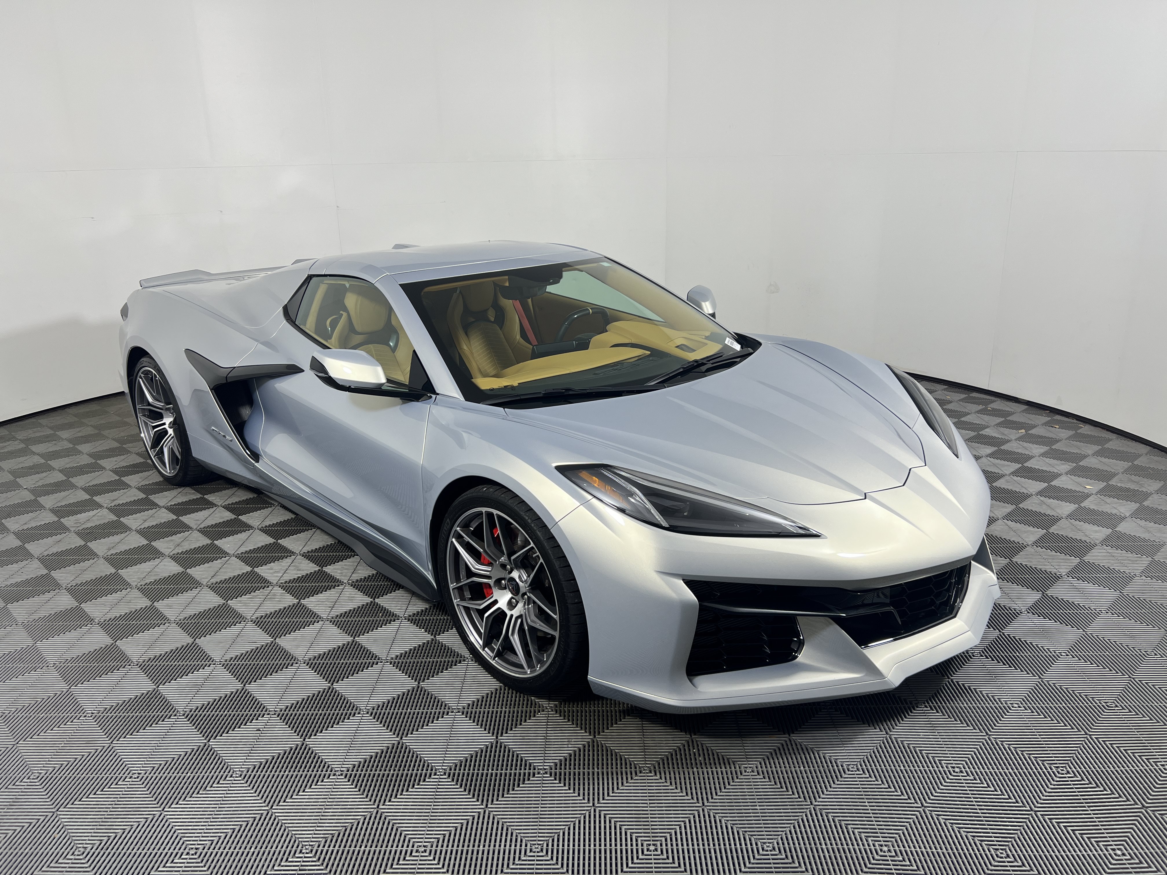 Used 2023 Chevrolet Corvette Z06 w/ Stealth Interior Trim Package RWD image 7
