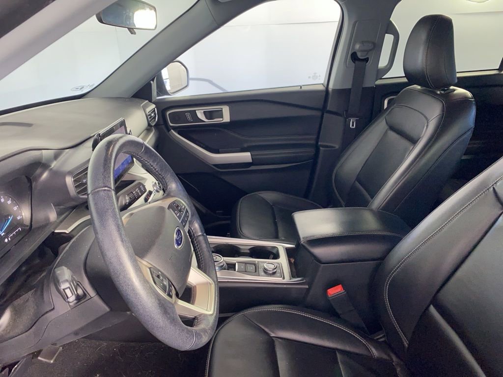 Used 2021 Ford Explorer XLT w/ Equipment Group 202A AWD/4WD image 12