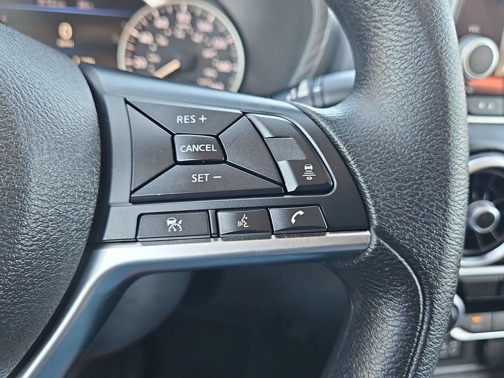 Used 2025 Nissan Sentra SV FWD image 22