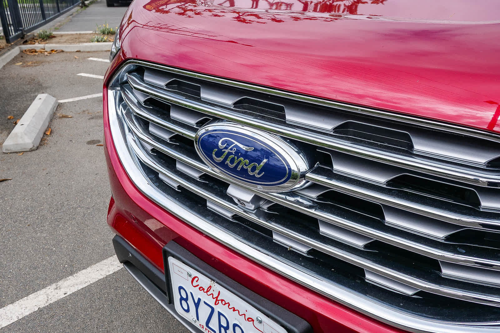 Used 2021 Ford Edge Titanium w/ Equipment Group 301A FWD image 4