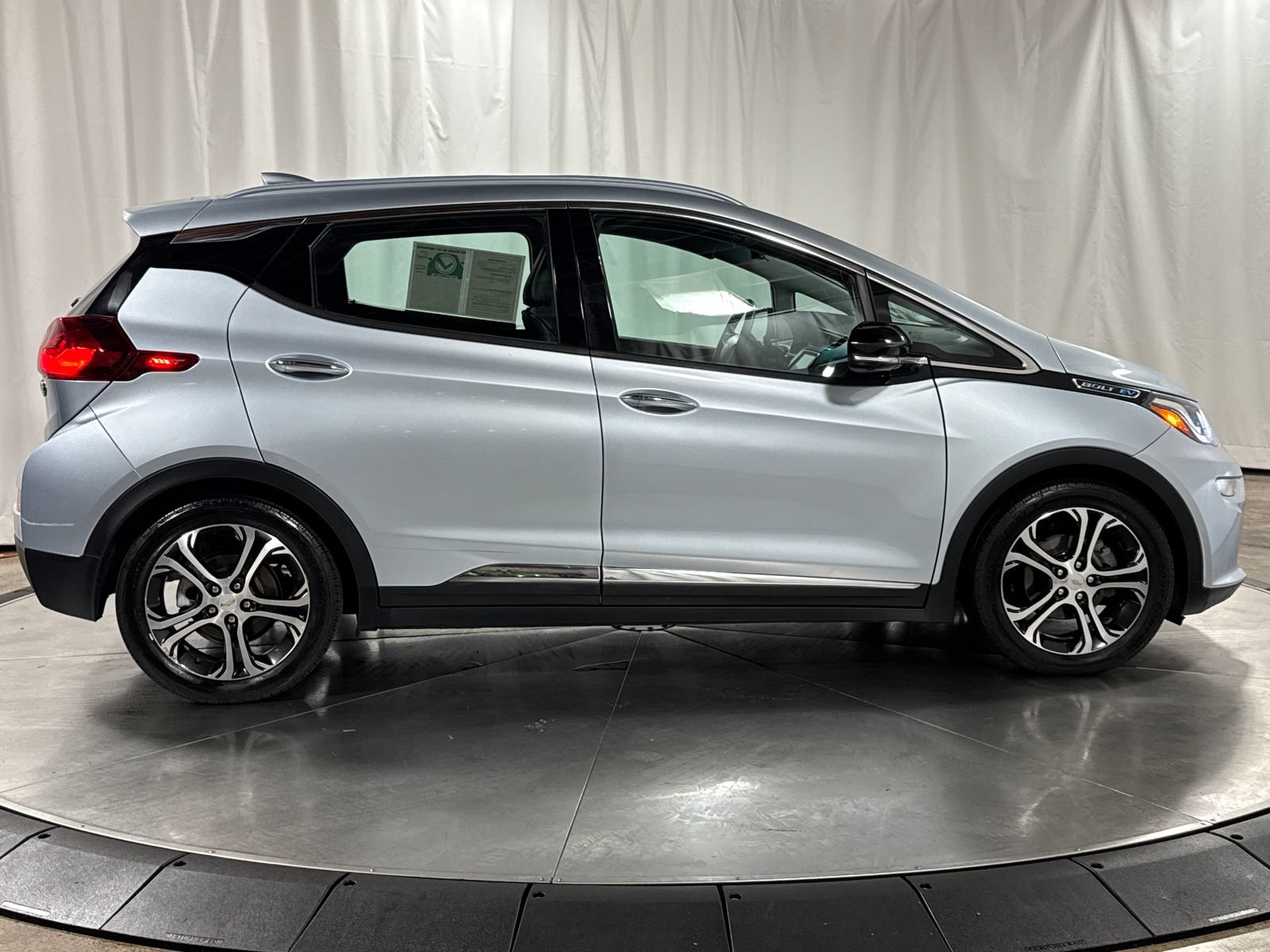 Used 2018 Chevrolet Bolt Premier w/ Driver Confidence II Package FWD image 6