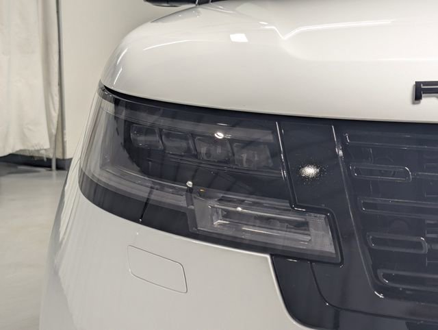 Used 2023 Land Rover Range Rover SE image 28