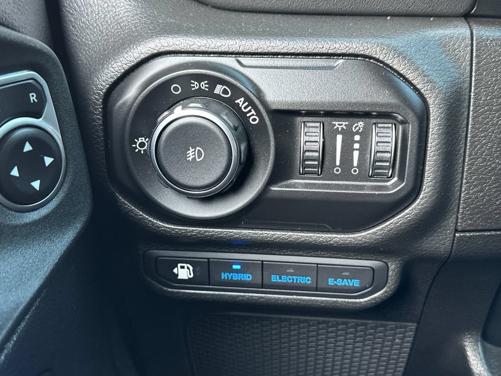 Used 2022 Jeep Wrangler Unlimited Sahara w/ Cold Weather Group AWD/4WD image 34
