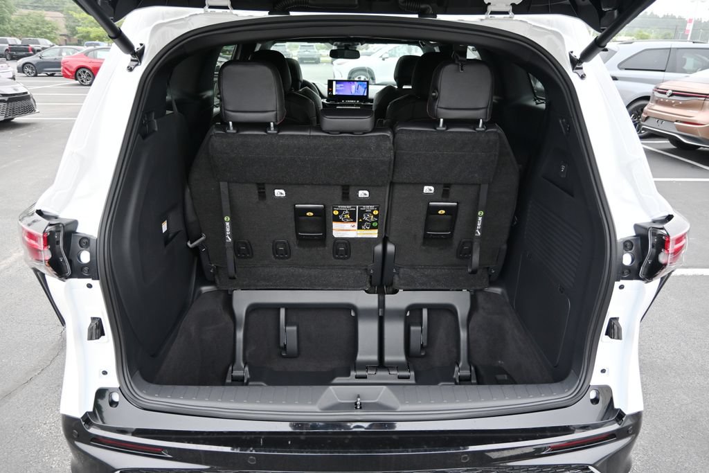 New 2026 Toyota Sienna XSE FWD image 7