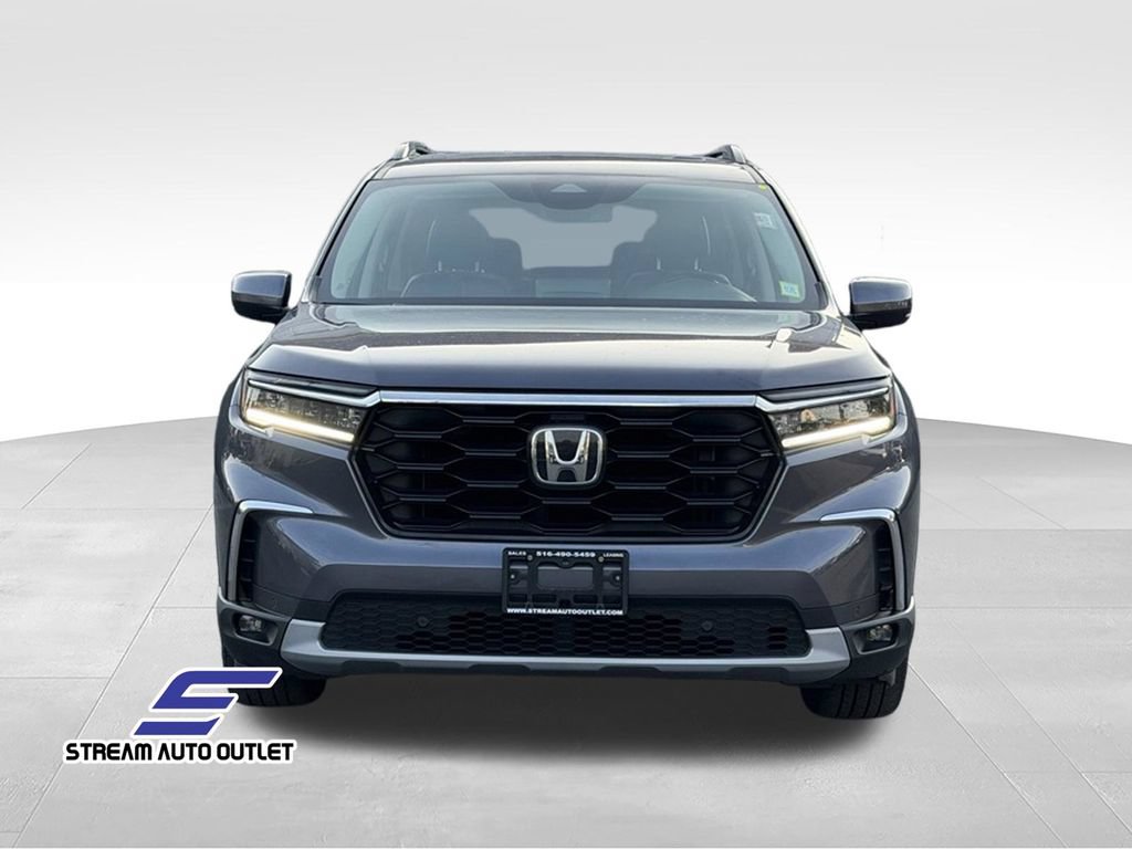 Used 2023 Honda Pilot Touring image 2