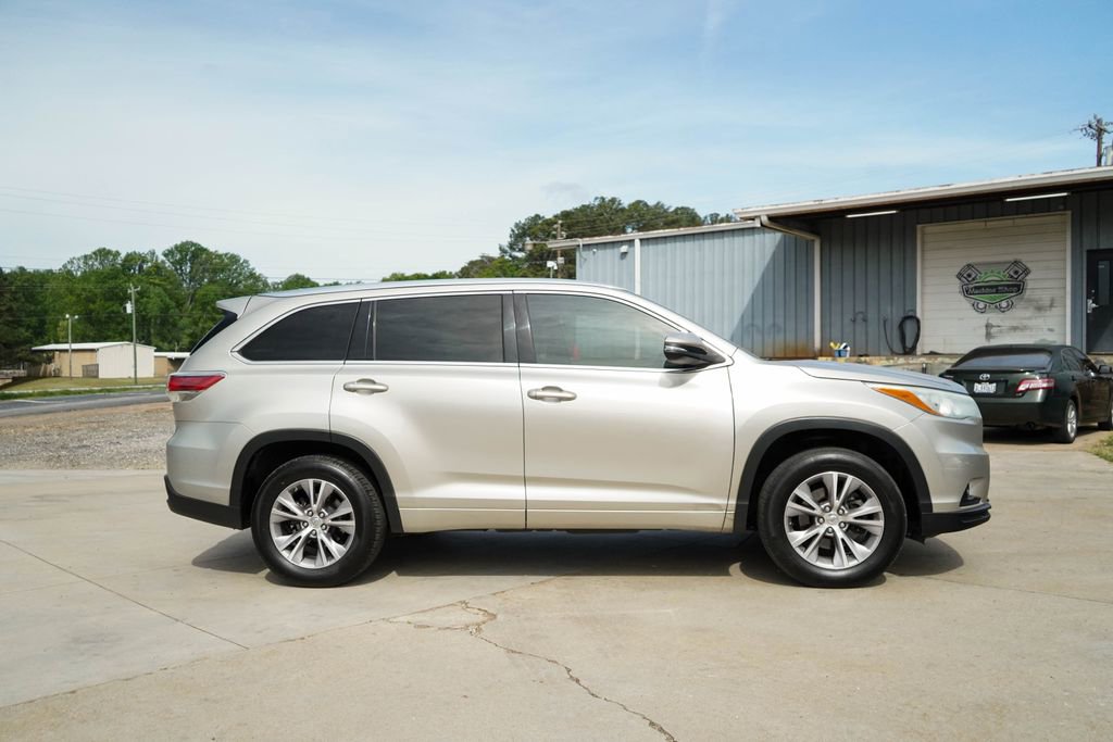 Used 2015 Toyota Highlander XLE image 3