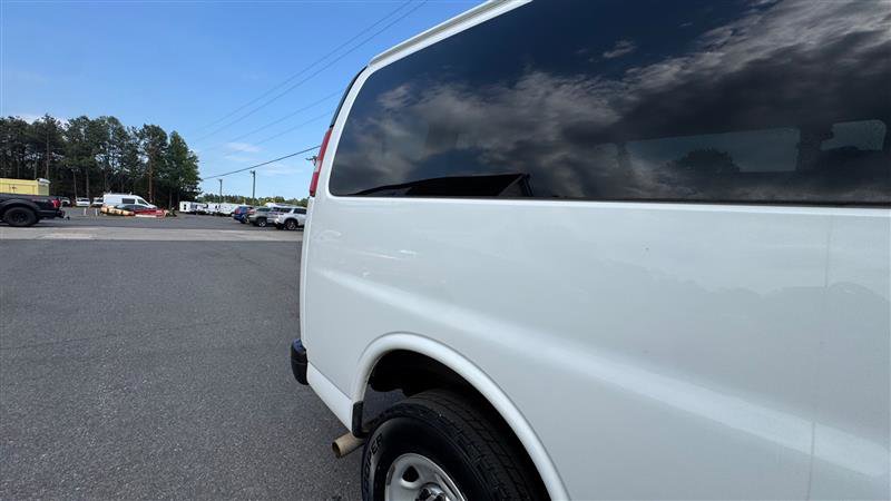Used 2017 Chevrolet Express 3500 LS RWD image 25
