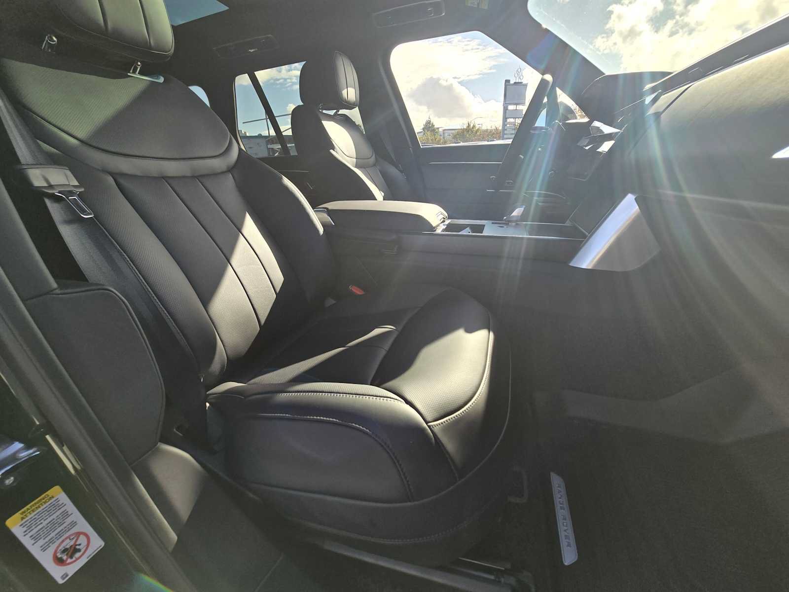 New 2025 Land Rover Range Rover SE AWD/4WD image 11