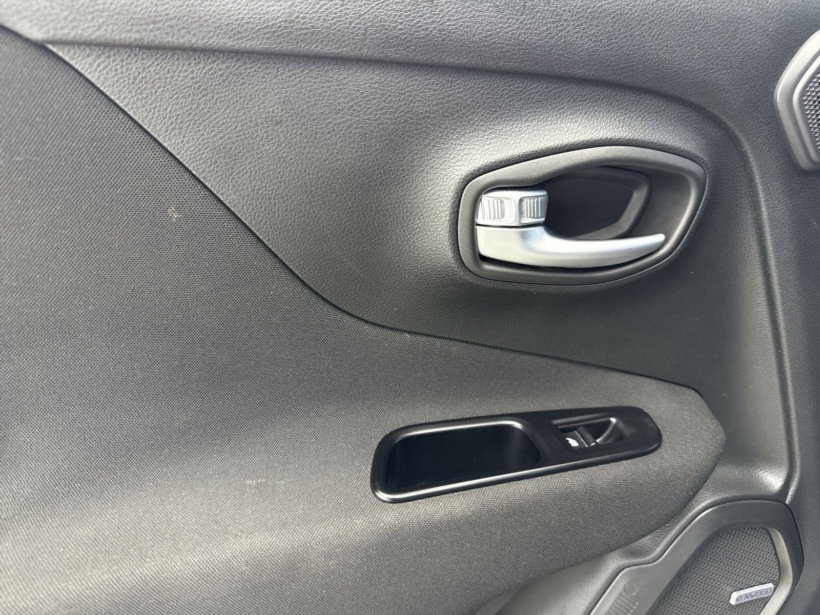 Used 2020 Jeep Renegade Latitude w/ UConnect 8.4 Nav Group image 31