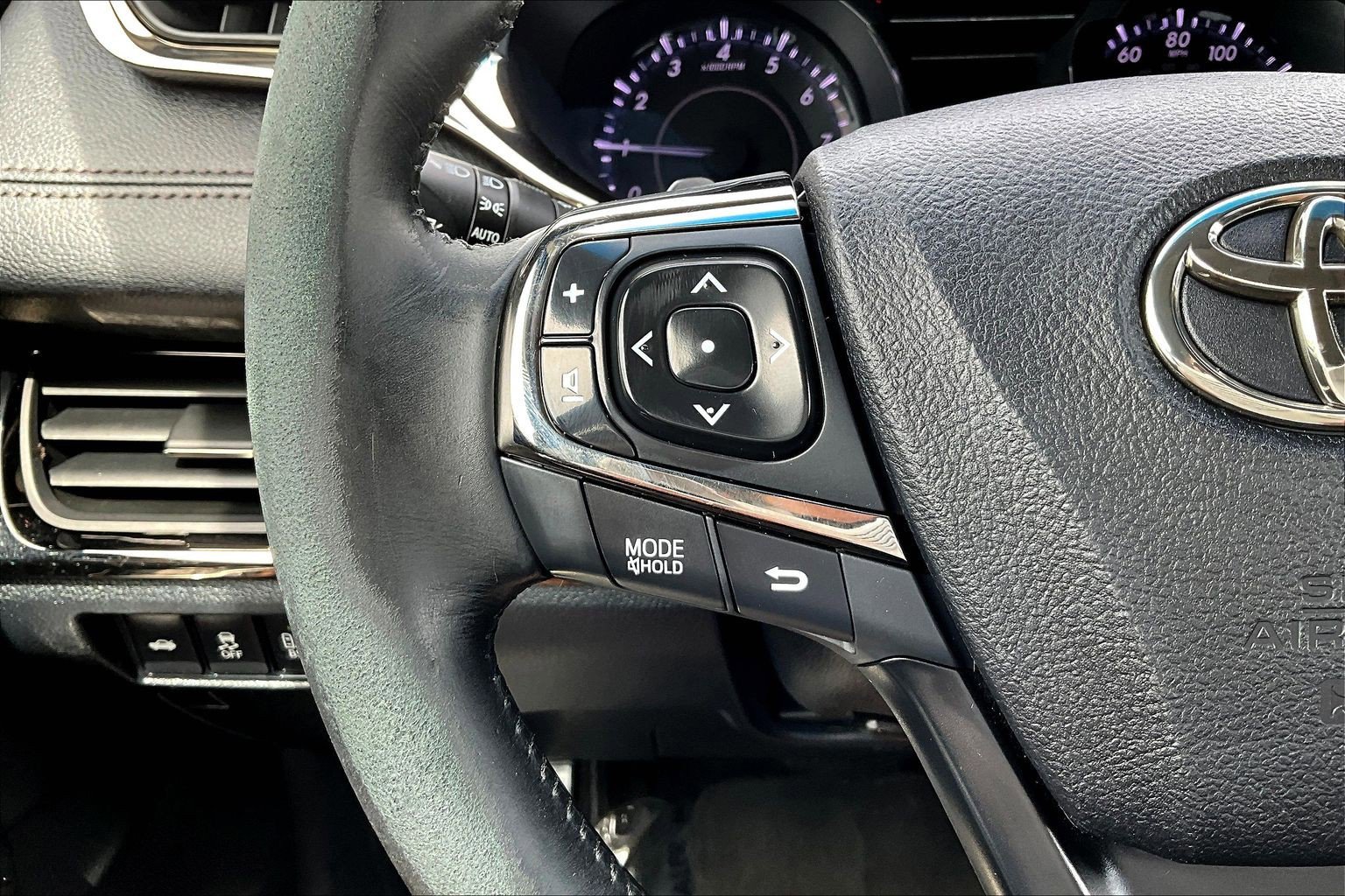 Used 2014 Toyota Avalon XLE Touring FWD image 11