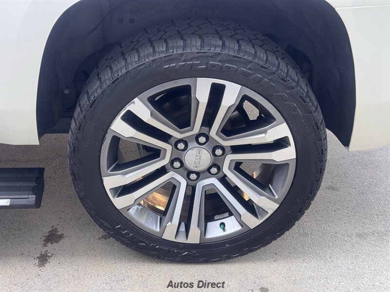 Used 2015 GMC Yukon Denali w/ Premium Package AWD/4WD image 44